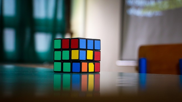 Jak ułożyć kostkę rubika 3×3 dla dzieci?